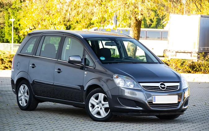 Opel Zafira cena 20900 przebieg: 220000, rok produkcji 2010 z Golub-Dobrzyń małe 781